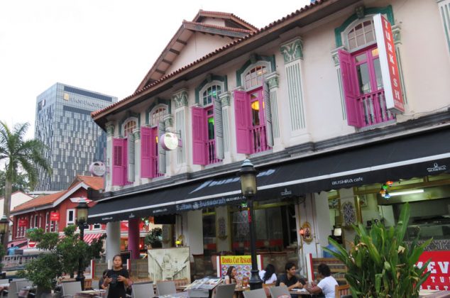 Global EAT - Singapore’s Capsule-Style Hotel: A Minimalist