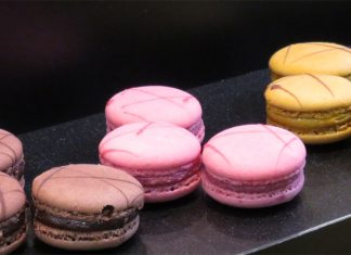 Coconut Macaroon and Flambéed Banana: Simple and Appealing Global EAT - Coconut Macaroon and Flambéed Banana: Simple and Appealing