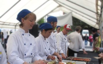 Stories in Chinese Global EAT - Spot Prawn Festival